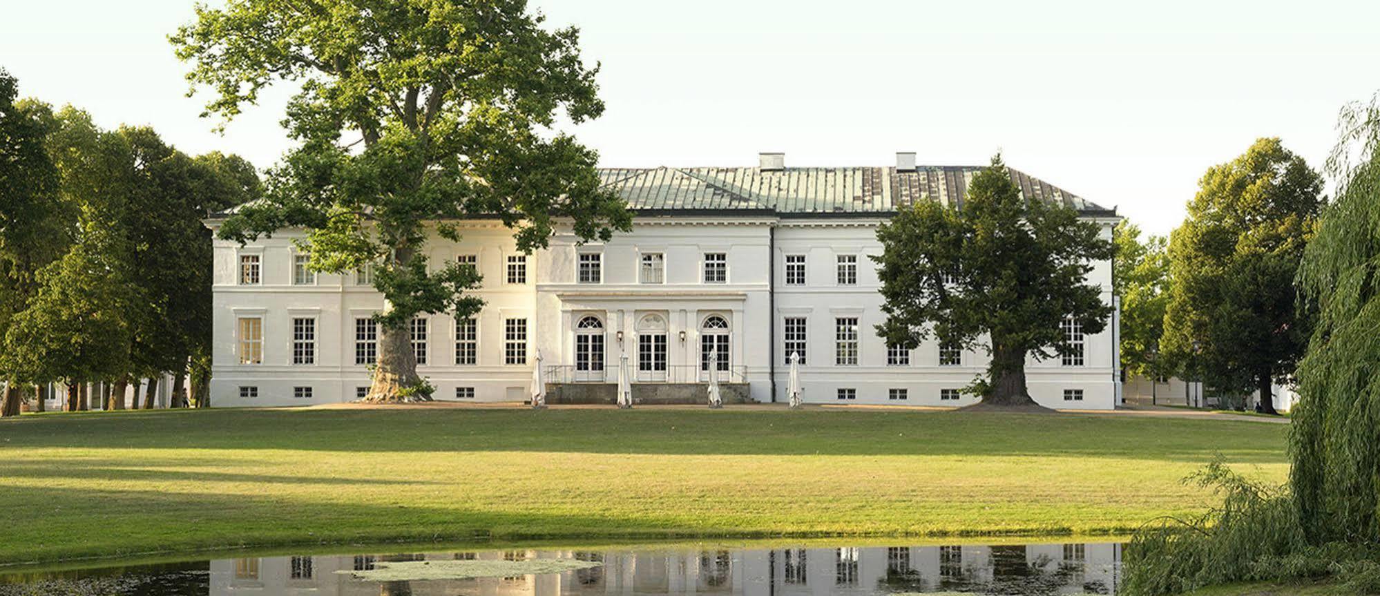 Hotel Schloss Neuhardenberg Exterior foto